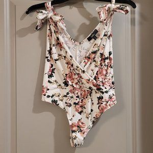 Like New Lulus Evening of Romance White Floral Print Tie-Strap Bodysuit, Size S